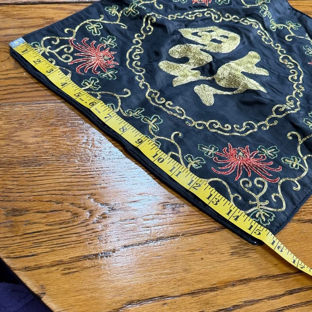 Traditional Chinese needlework pillow sham. Zip close.  Good vintage condition.